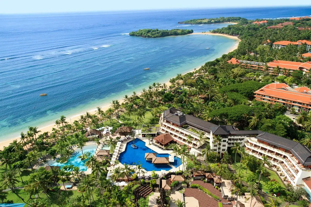 Bali tour package for couples with romantic sunset views, tropical beach and luxury resort in Bali